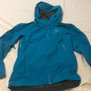Arc’teryx Women’s Beta SL Hybrid Jacket Small Blue Near New